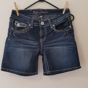 Short's mid leangth sized 9/10